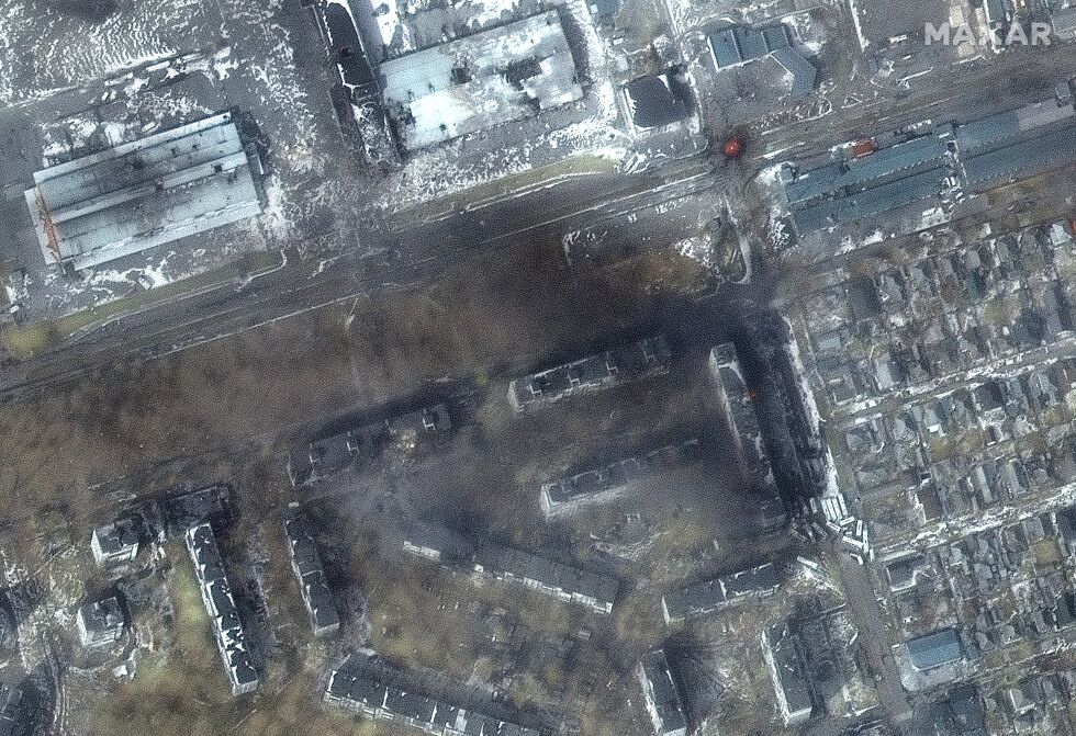 Бомбардираха училище по изкуства в Мариупол, където се укривали около 400 души