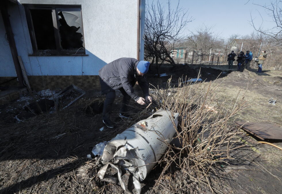 Свалена ракета удари жилищен блок в Киев, един човек е загинал