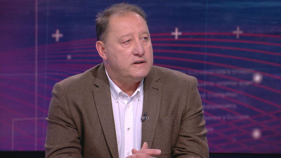 Ангел Найденов: От 30 държави само Унгария и България не помагат на Украйна с оръжие