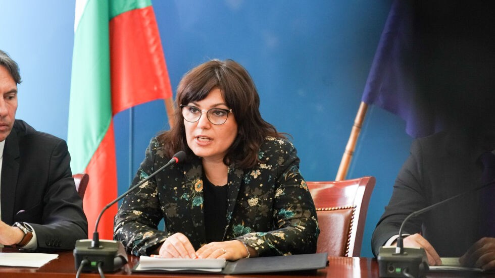 Край на извънредната епидемична обстановка: Кои мерки отпадат и кои не?