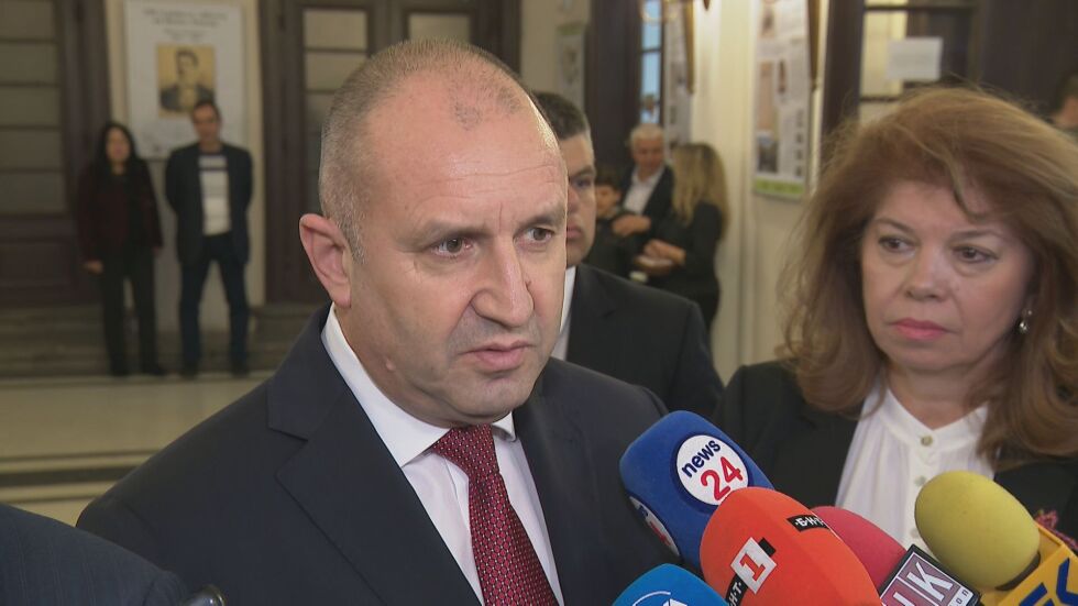 Радев: Партиите да не изгарят мостовете си с черен пиар в предизборната кампания (ВИДЕО)