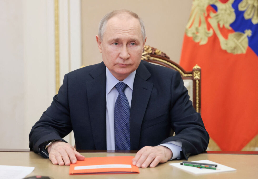 Кремъл: Путин е посетил Мариупол, сам е карал до там