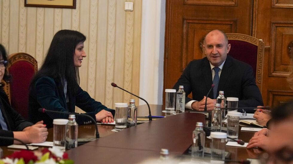 Първи ден консултации при президента: Преговорите между ГЕРБ-СДС и ПП-ДБ продължават