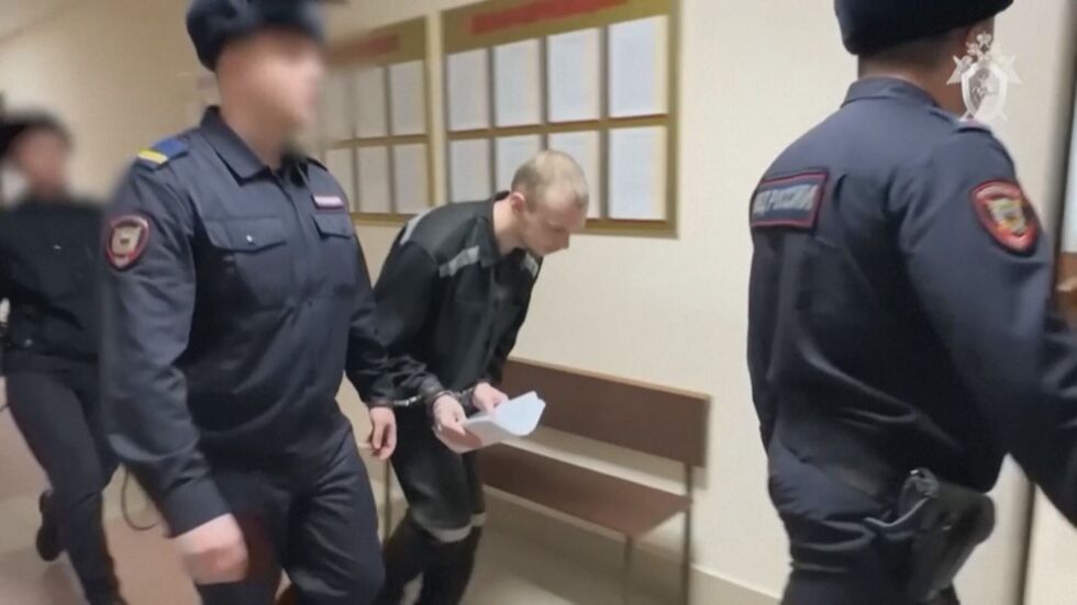 Русия вкарва в затвора 22-годишен британец, обвинен, че се е сражавал за Украйна в Курск (ВИДЕО)