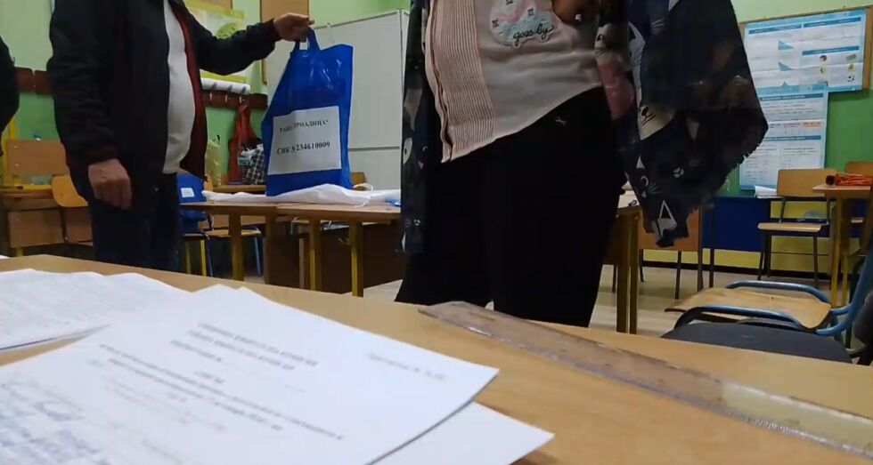ЦИК търси мистериозна синя торба, в която са прибрани бюлетини