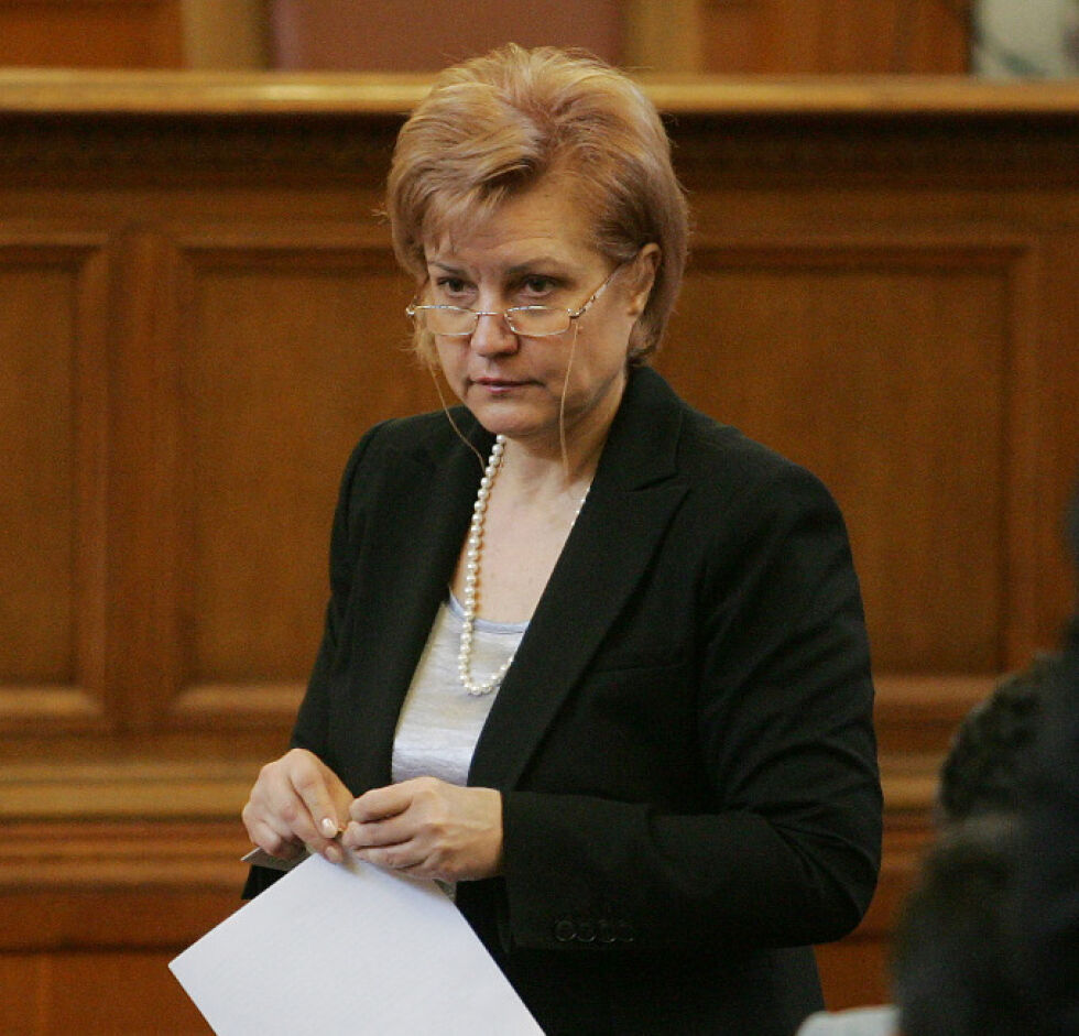 Менда Стоянова поиска оставките на целия Управителен съвет на БНБ