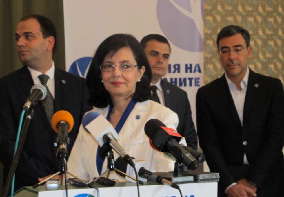 Хората на Кунева питат дали са били подслушвани