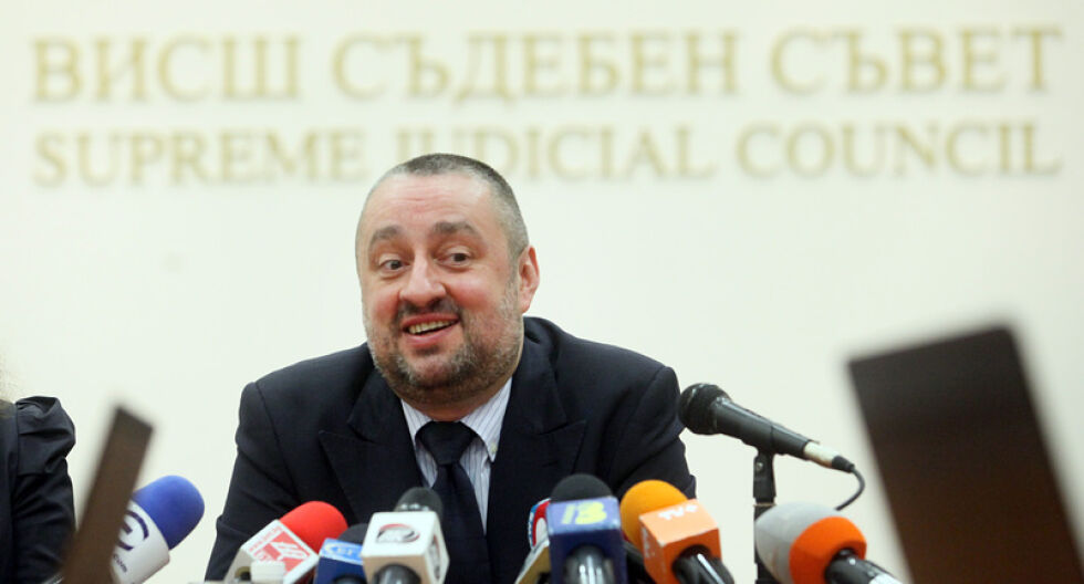 Оставката на Кокинов ще се гледа, ако двете „дисциплинарки” не приключат с уволнение