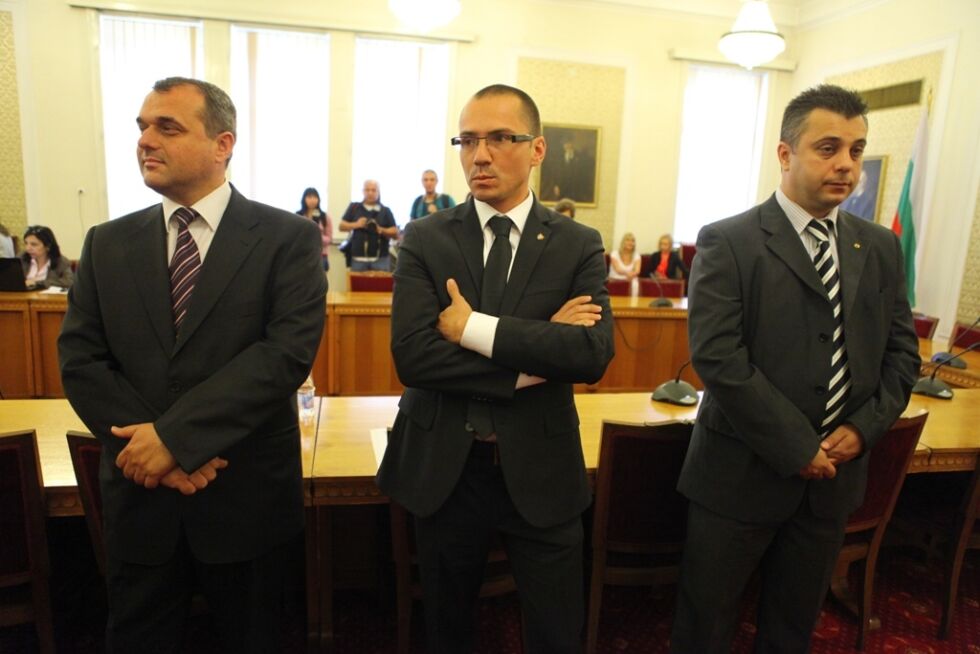 „Незаобиколимият фактор” ДПС лиши Орешарски от подкрепата на ВМРО