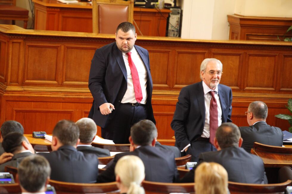 ГЕРБ осъди Пеевски за "гангстерско поведение"