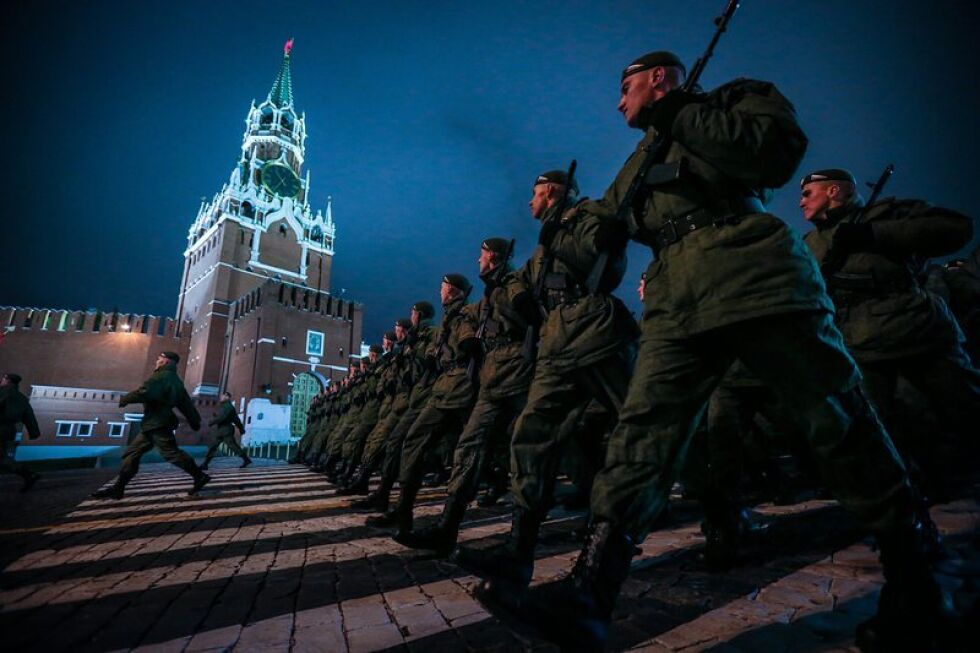 Русия трупа войски по границата с Украйна