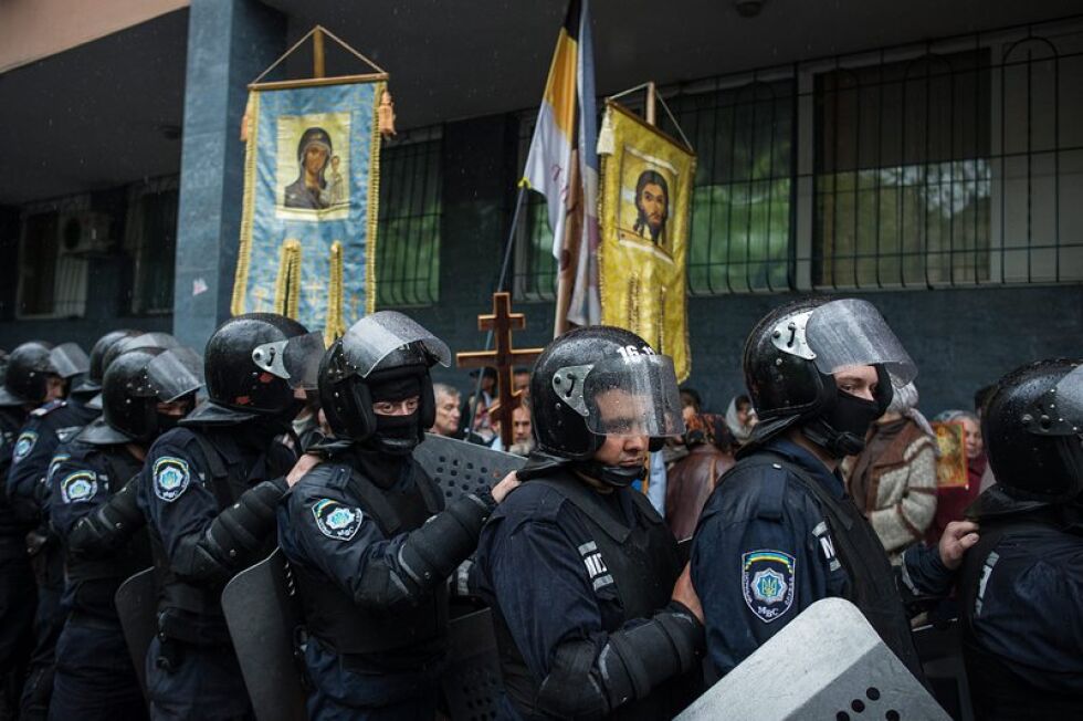 50 000 полицаи пазят реда в Украйна в деня на изборите