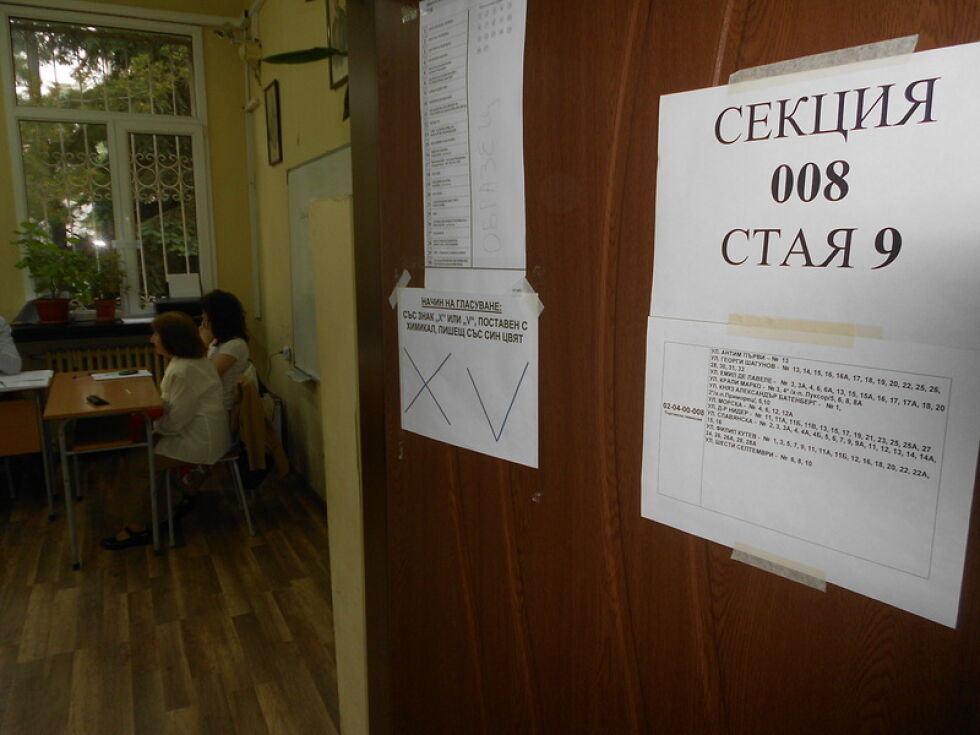 Руенско гласува по тъмно