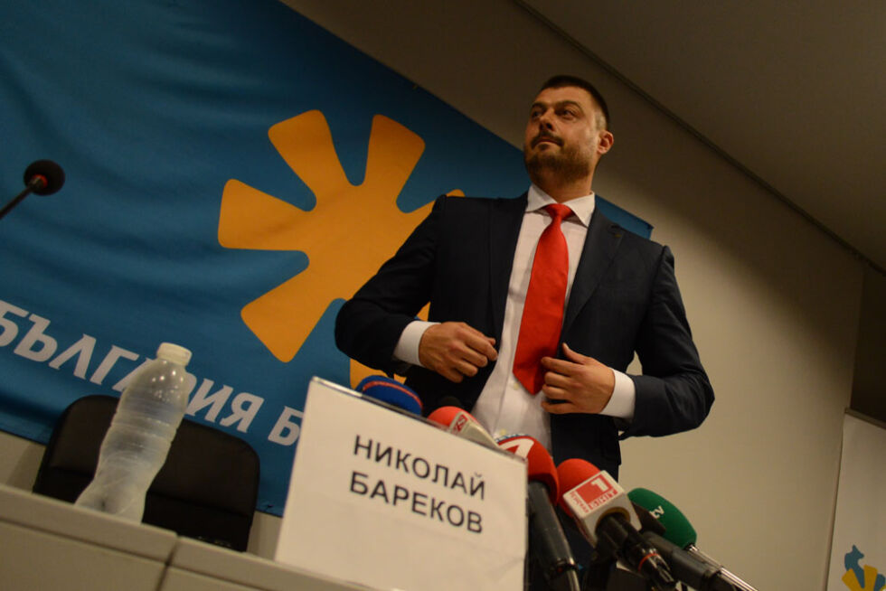 „Глутница наркомани”: Бареков, спонсорите ви унищожават сериозни количества скъп бял прах