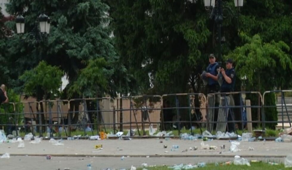 Властта в Македония си загради място за проправителствения протест