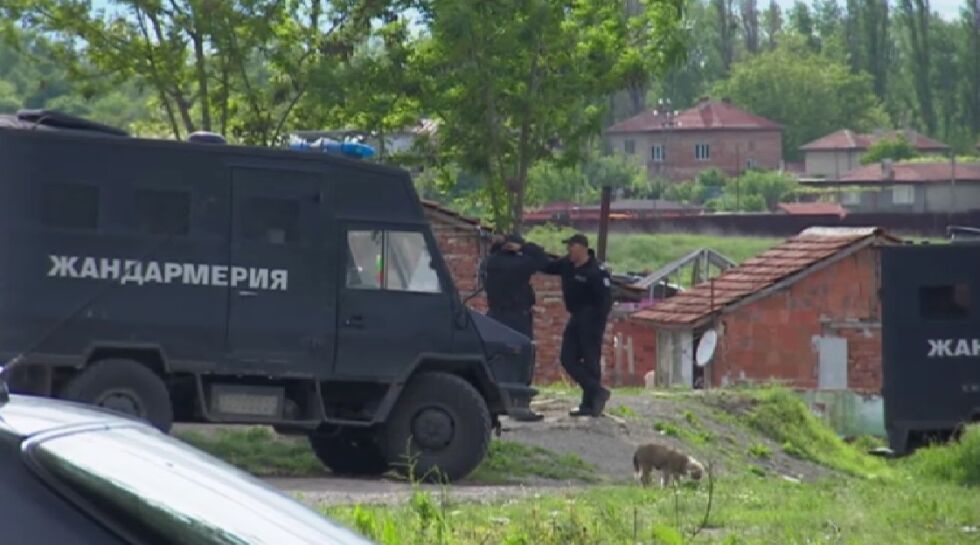 Раднево под полицейска блокада
