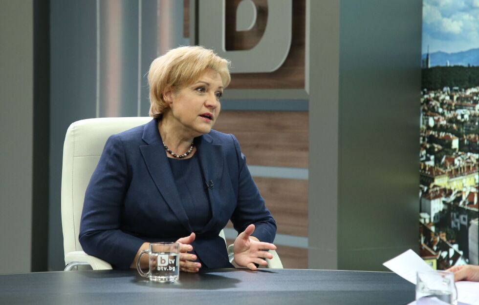Менда Стоянова пред bTV: Нито съм задържана, нито съм търсена
