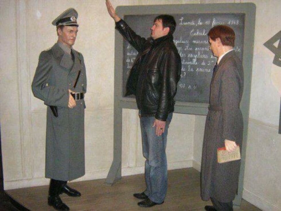 Нацистки поздрав коства главата на зам.-министър (ОБЗОР)