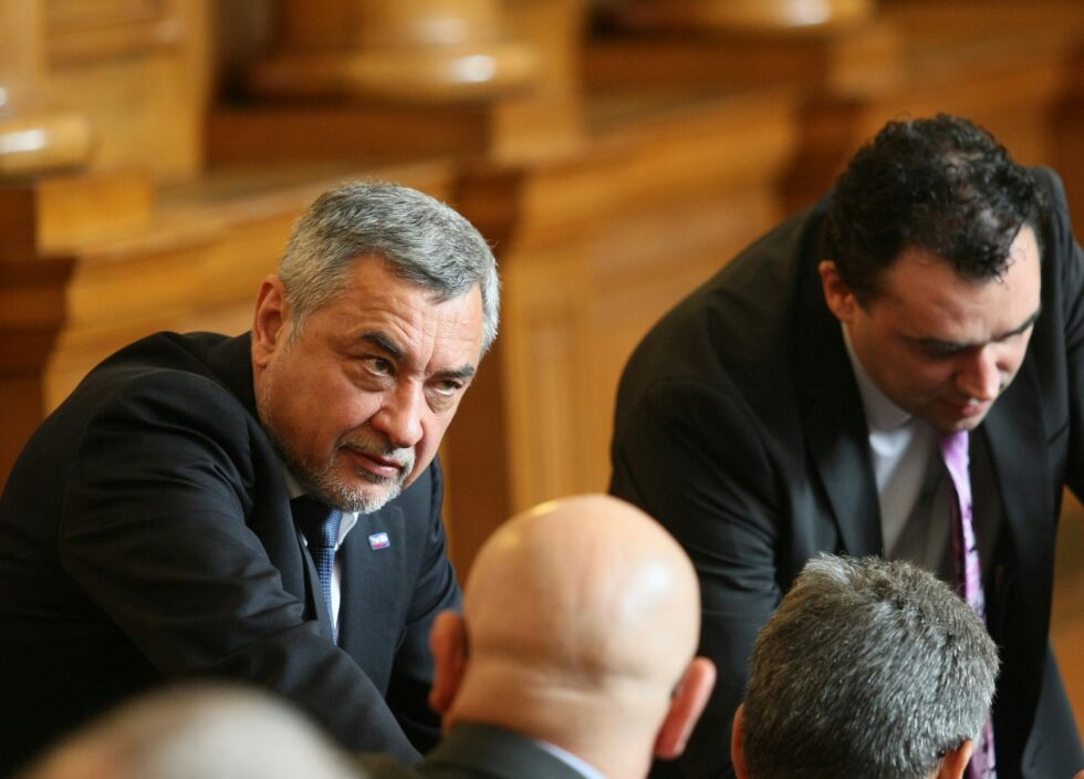 В. "Сега": Стоим зад статията за Валери Симеонов 