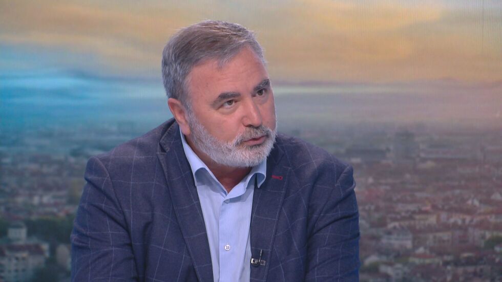 Кунчев: Децата над 6 г. ще могат също да бъдат ваксинирани до 2-3 месеца