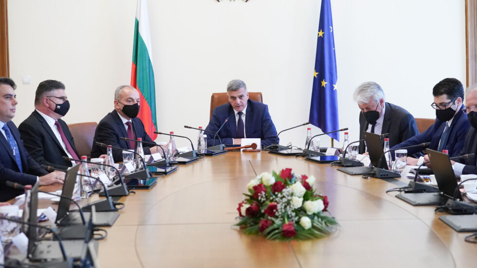 Служебният кабинет с отчет на дейността си