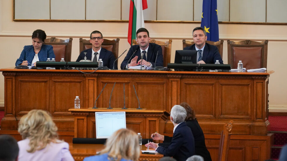 Депутатите решават кой ще е новият председател на НС