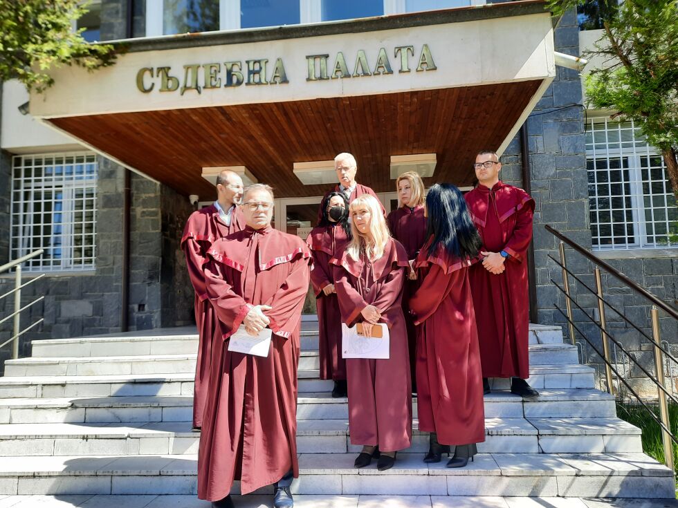 Протести под надслов „Нас не ни е страх“ в подкрепа на Иван Гешев (ОБЗОР)