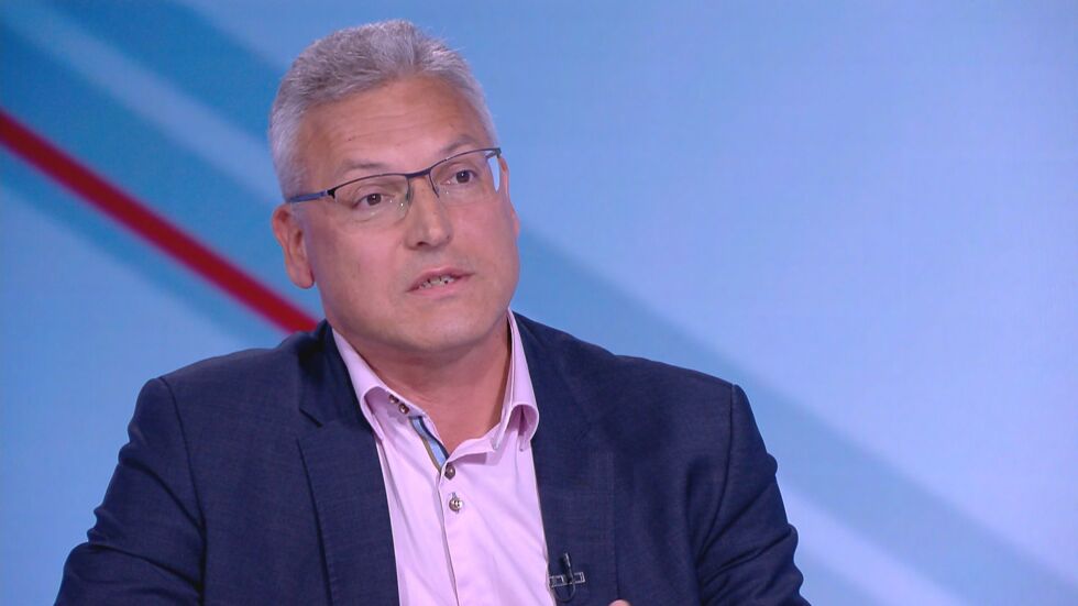 Жаблянов: Нинова преговаряше с Борисов, за да участва в правителство до момента, в който Гешев даде изявление