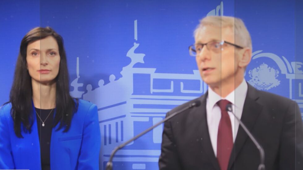 Опоненти с общ кабинет: Ще реши ли кризите правителството "Денков-Габриел"?