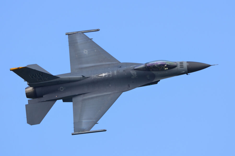 “Коалиция за F-16”: Норвегия ще обучава украински пилоти да управляват изтребителите
