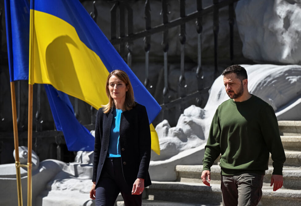 Въздушна тревога прекъсна пресконференцията на Зеленски и Мецола в Киев