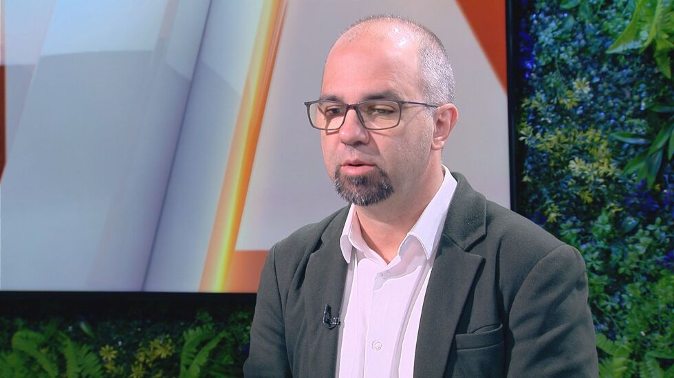 Първан Симеонов: Затъваме, хора