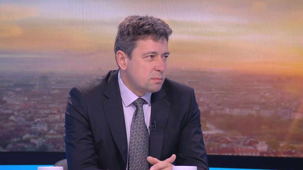 Ангел Петров за машинното гласуване: Има ли риск за удостоверяването?