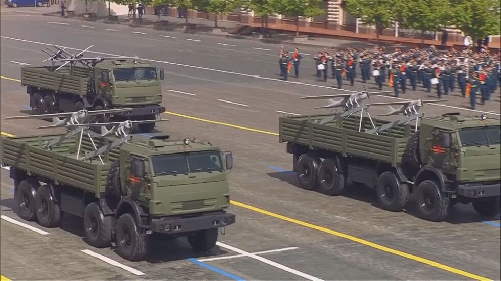 За първи път за Деня на победата на Червения площад Русия показа дронове, използвани в Украйна (ВИДЕО)