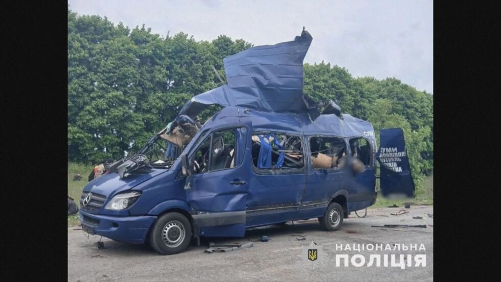 Руски дрон порази автобус в Украйна, загинали са цивилни (ВИДЕО+СНИМКИ)