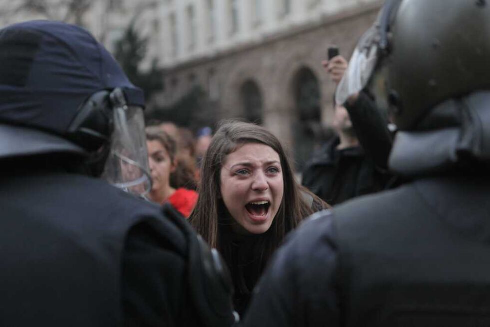Протест, жива верига, сблъсъци (ГАЛЕРИЯ)