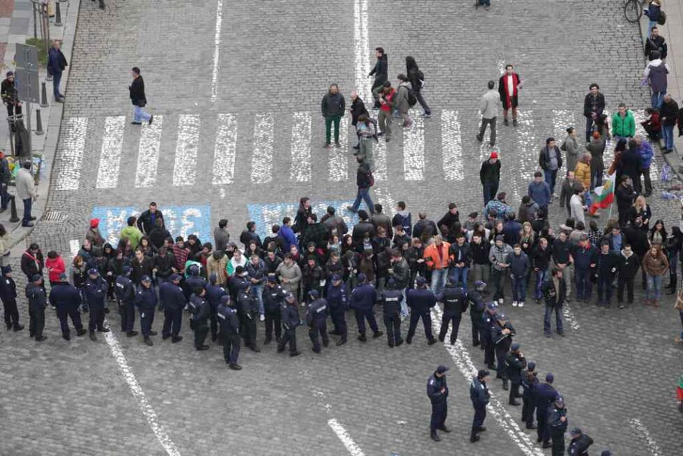 Депутат от БСП иска забрана на протестите