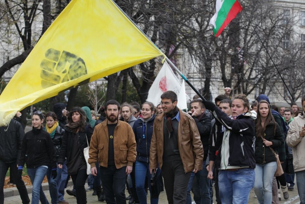 Паметникът "Цар Освободител" стана музикална сцена на 162-ия протест
