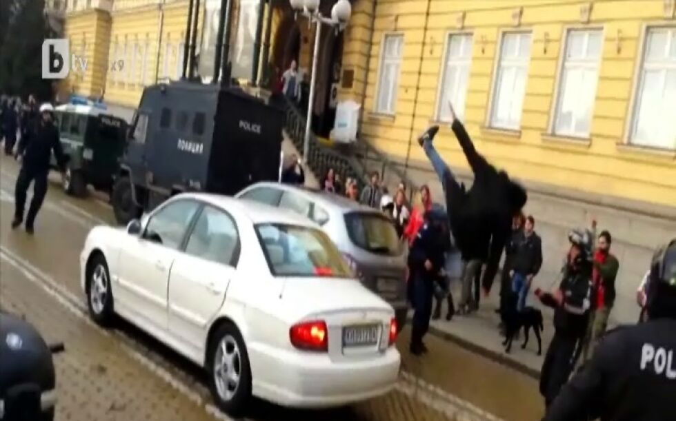 "Летящият протестиращ": Понякога действаш с ума си, друг път - със сърцето