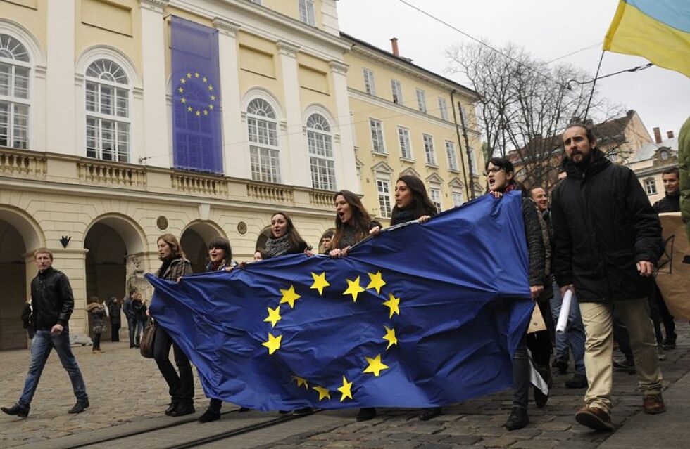 Тимошенко призова украинците да протестират срещу отказа от асоцииране с ЕС