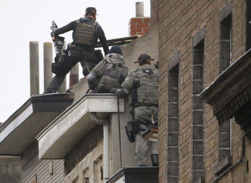 След 4-часов щурм в "Моленбек" не откриха заподозрян за парижките атаки (ВИДЕО)
