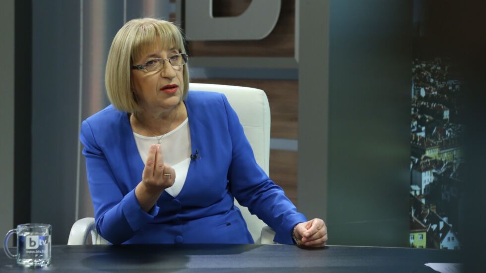 Гражданският съвет на РБ подкрепи "с половин уста" Цецка Цачева