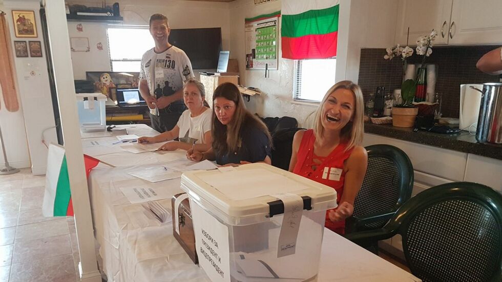 Българите в Орландо, САЩ, гласуват в църква
