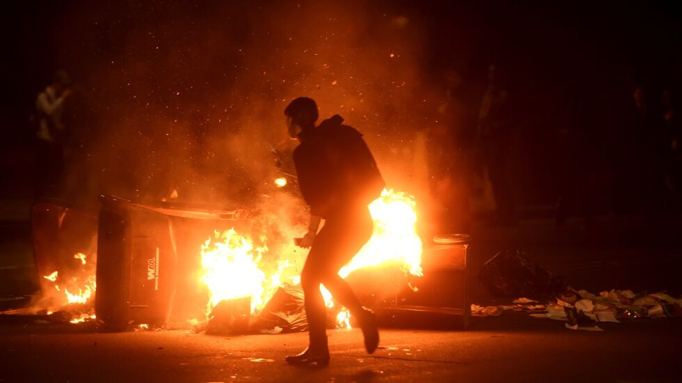 В Калифорния избухнаха протести срещу Доналд Тръмп с палежи и изпочупени витрини