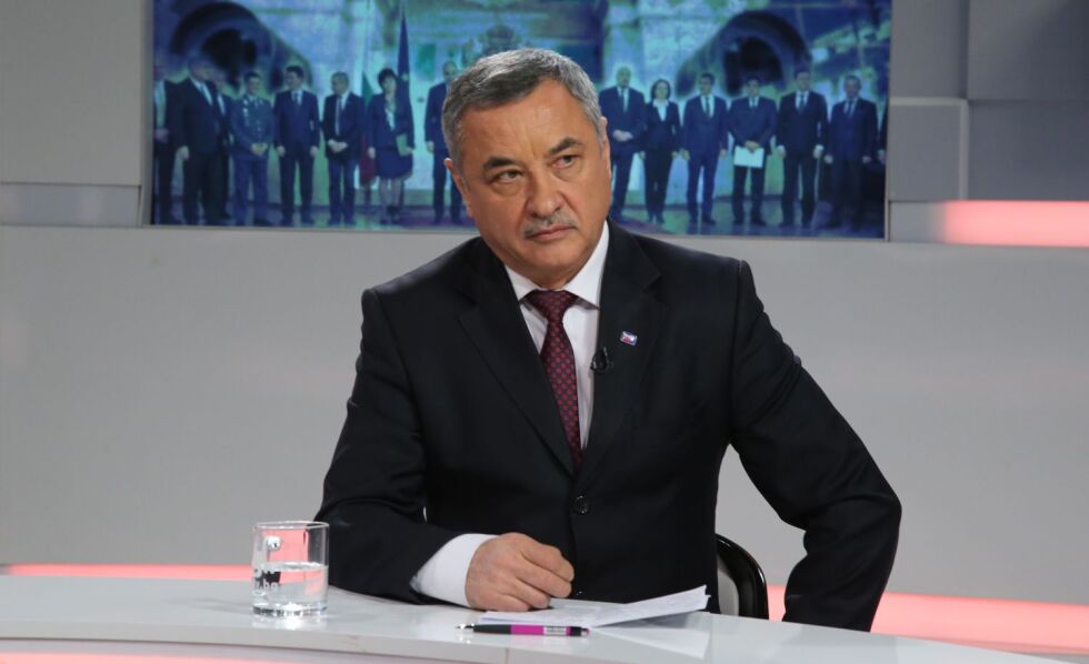 Валери Симеонов се запознал с един от министрите си… вчера