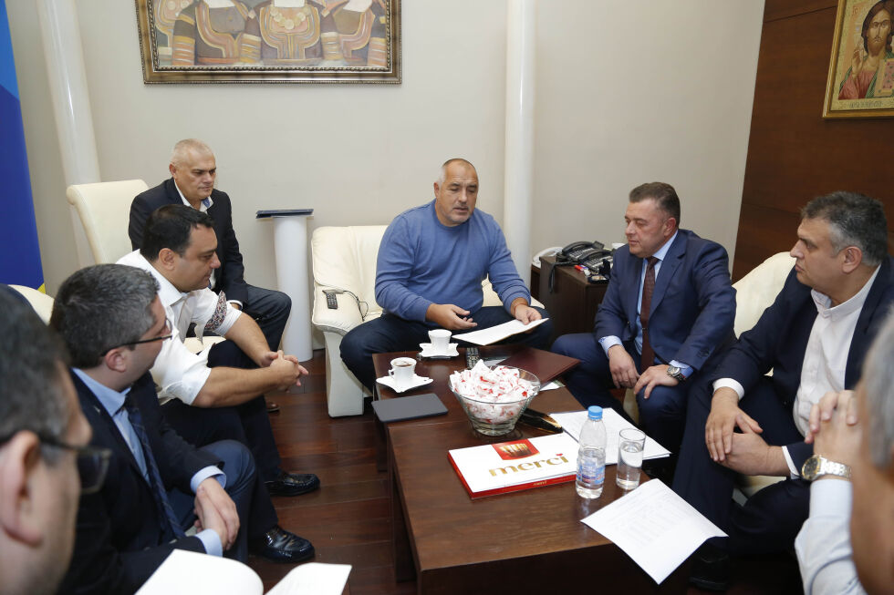Премиерът свика извънредна среща заради катастрофите край Ловеч