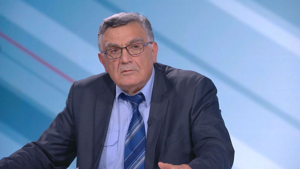 Доц. Влади Манев: Не трябва да се прелива плазма от тежко боледували COVID-19