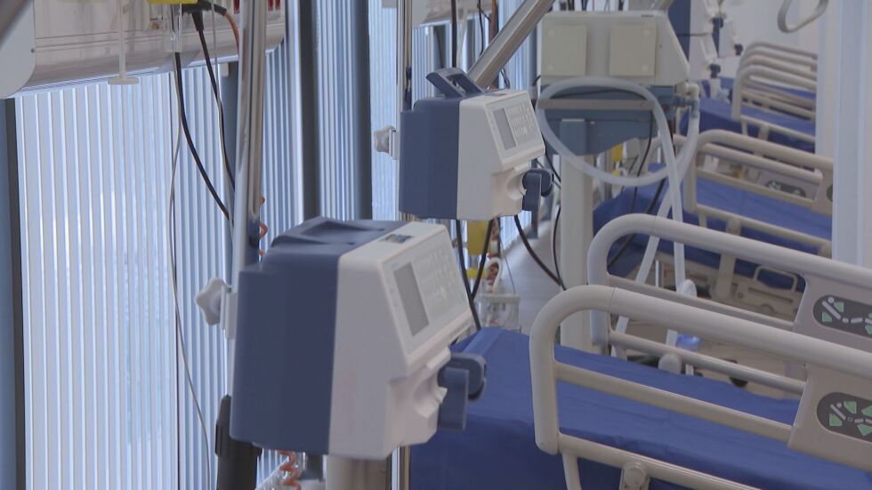 Увеличава се броят на заразените с COVID-19 в болница