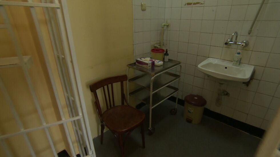 Мерки в поликлиниките: Обособяват специални помещения за COVID пациенти