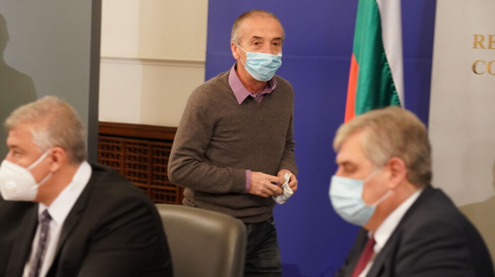 Мангъров: Най-доброто нещо е, че страната не се затвори и няма изгледи това да се случи